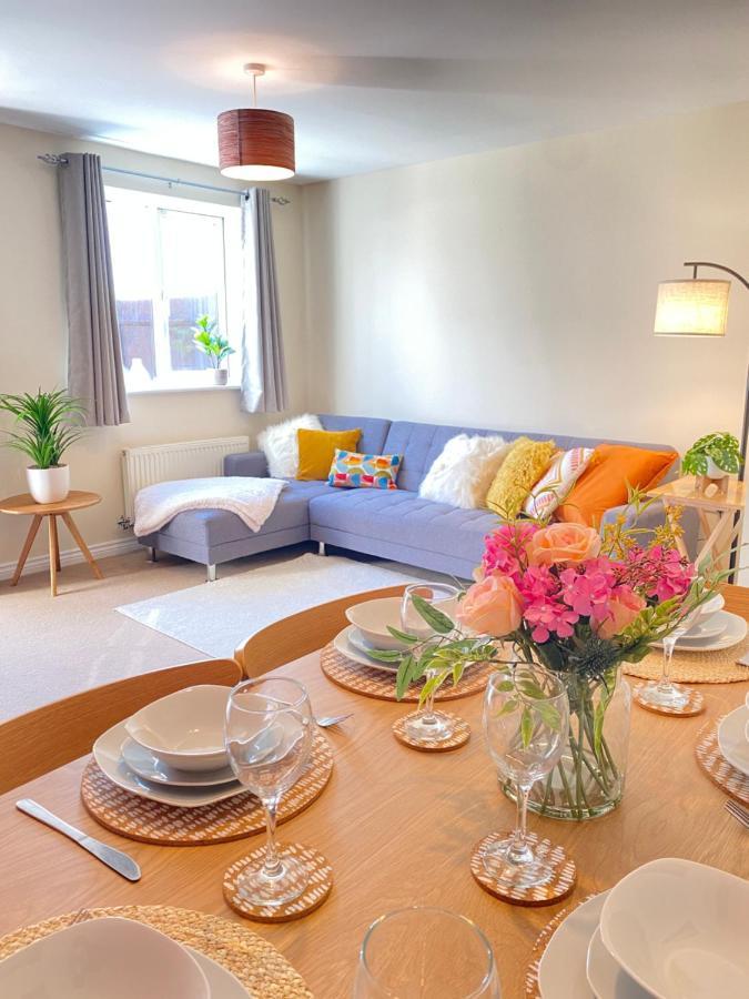 Free Private Parking! Oakley House And Garden! Fully Equipped 4 Comfy Beds Villa Corby Dış mekan fotoğraf