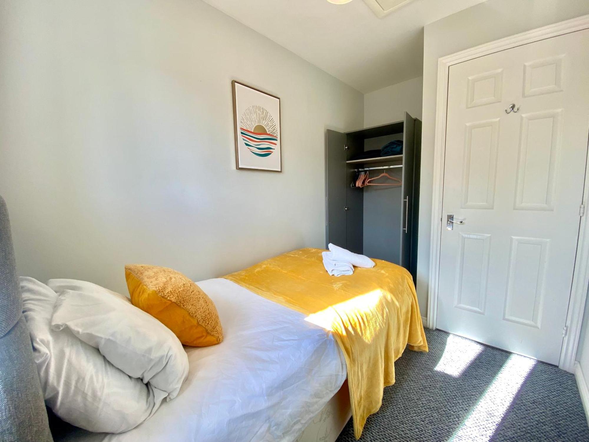 Free Private Parking! Oakley House And Garden! Fully Equipped 4 Comfy Beds Villa Corby Dış mekan fotoğraf