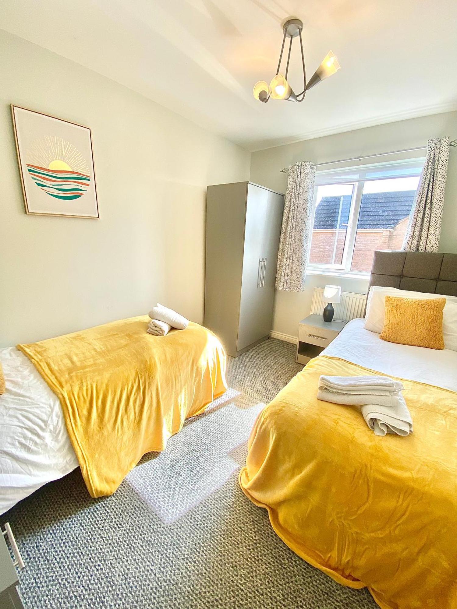 Free Private Parking! Oakley House And Garden! Fully Equipped 4 Comfy Beds Villa Corby Dış mekan fotoğraf
